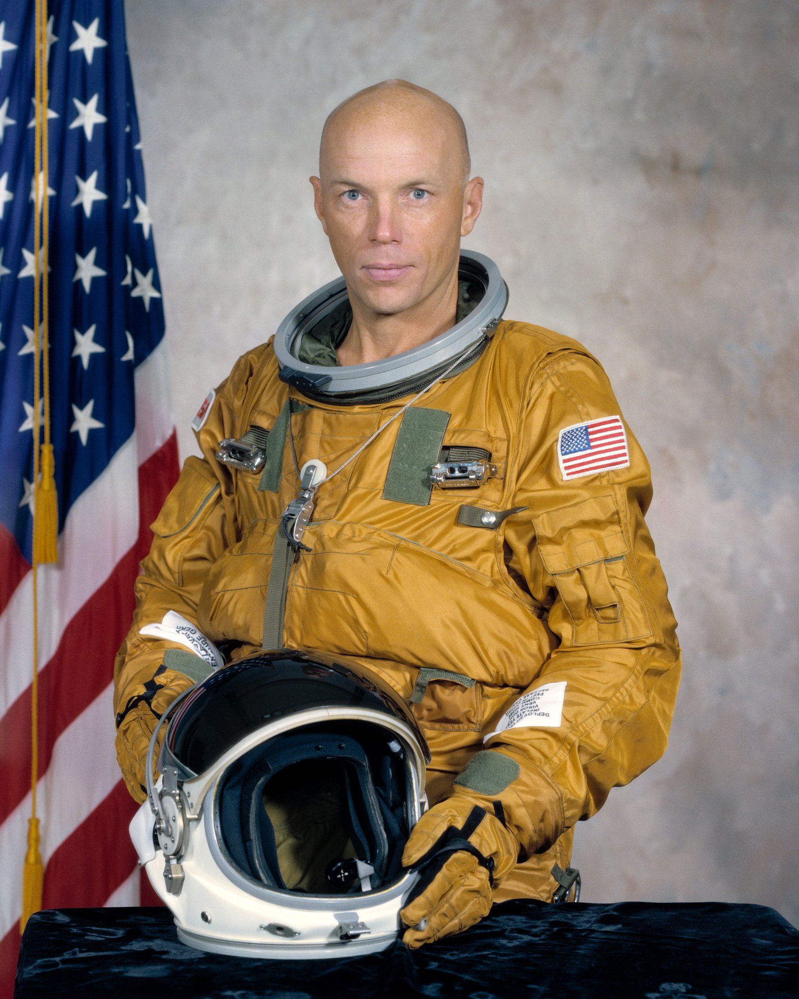 Happy Birthday to Story Musgrave, six-time astronaut and the only person to have flown on all 5 Space Shuttles! 