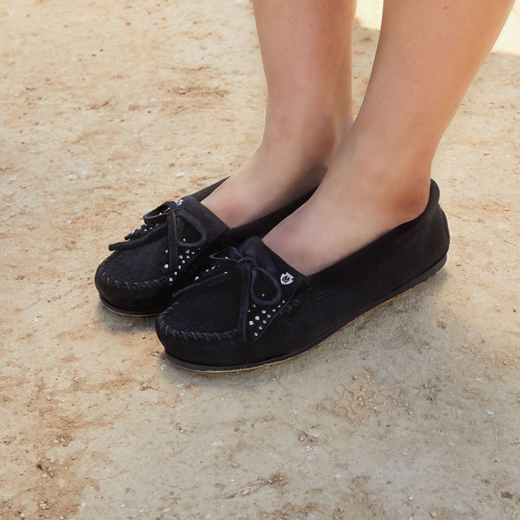 black minnetonka moccasins