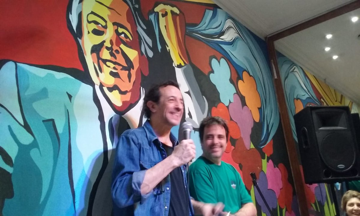 StandUpLaPlata's tweet photo. El fin de semana Lo de Néstor tuvo tres funciones con el mejor #standup compañero. @diegowainstein @LegalStandUp @christiancamblor y el broche de oro con @adrianstopOK y @bibihumor 
Se vienen más shows esta semana con risas para resistir y hacer catarsis hasta la vuelta. https://t.co/RumCRapDb0
