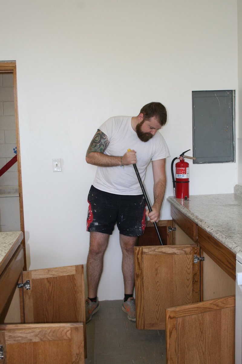 McCurdyMinistry's tweet photo. Much to do before the McCurdy Fiesta! @ReynoldsburgUMC working on McCracken Gym, finishing touches on kitchen in Hovermale, mowing and cutting hedges.
Want to volunteer? Contact Eufemia at 505-753-7221 or at eromero@mccurdy.org #umvim, #umcmission, #umwomen, #scjumcmissions https://t.co/SN4rQV8srv