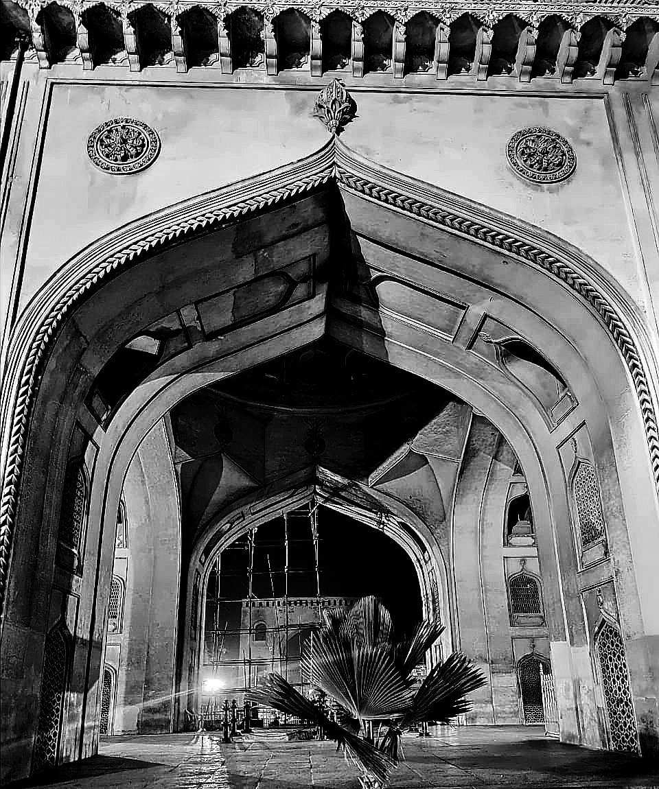 devabratamaitra's tweet photo. #charminar #bnwphotography #photography #backtophotography #feelingalive #feelinggood #Hyderabad #medieval #humaninheritance #History #bnw_captures #bnw #bnw_captures https://t.co/hHz9bKWBGi