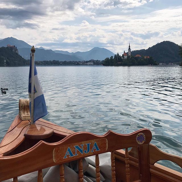 ftubbing's tweet photo. On the way to #Bled island. .
.
#slovenia #lakebled #travel #gondola #photography https://t.co/4P2w1Jwy4i