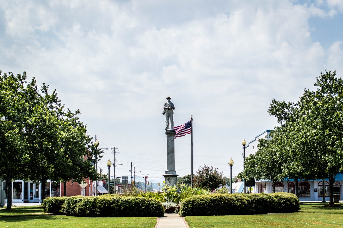 calhounchamber's tweet photo. CONTEST ALERT

The Calhoun County Area Chamber &amp; Visitors Center is hosting a photo contest where the winner will be featured on our new Visit Calhoun County, AL postcard! Perfect for anyone with a camera who wants to submit a photo!

Full details: https://t.co/c7K6iGs7yn https://t.co/FPY3IM428d