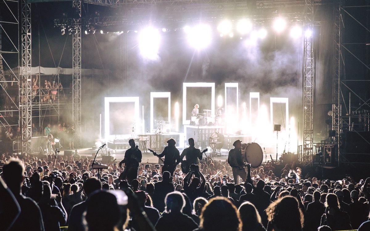 joelightboy's tweet photo. #EventsUnited team made New Hampshire's Gunstock Mountain Resort Glow for #Soulfest with help from 24 @ChauvetPro #Maverick MK2 Spot and MK2 Wash fixtures, along with six STRIKE 4 units. Their rig delivered some sweet colors too, while 120 X6IP Video tiles added to the panorama. https://t.co/VlNjWM3h6v