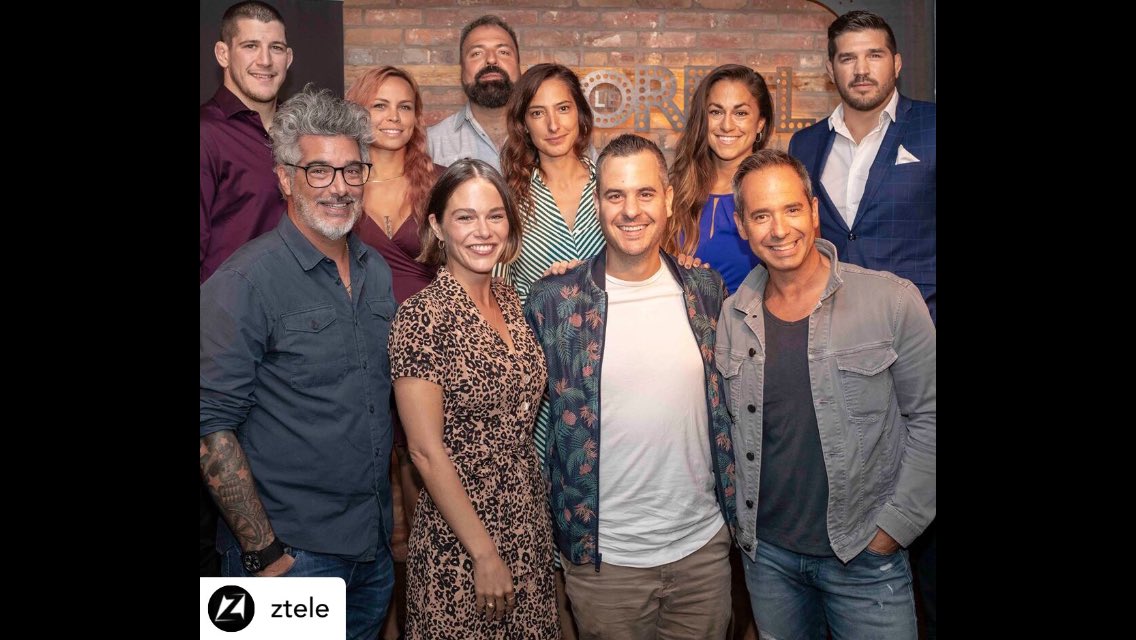 Tout beaux et tout propres, au lancement de la programmation de @ztele ce matin au @bordelcomedie. Surveillez nous, Jade Masson-Wong, moi et plusieurs valeureux combattants de @tkommaofficial, dans la série Les combattants : La relève. 🔥💪🏼🔝 📷 @ Simon White