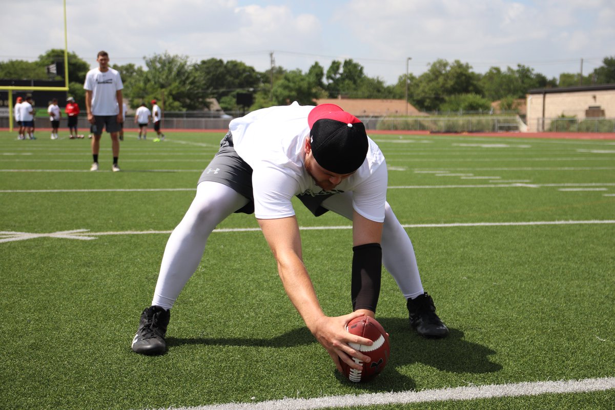 KickingWorld's tweet photo. New KW Long Snapping Coach added!
We welcome @DavidCarneyJr86 to the team!
▶️ https://t.co/o0yglej6se
#LongSnappingCoach #LongSnapping #SnappingCoach #LongSnapper https://t.co/eTWfae5Puh
