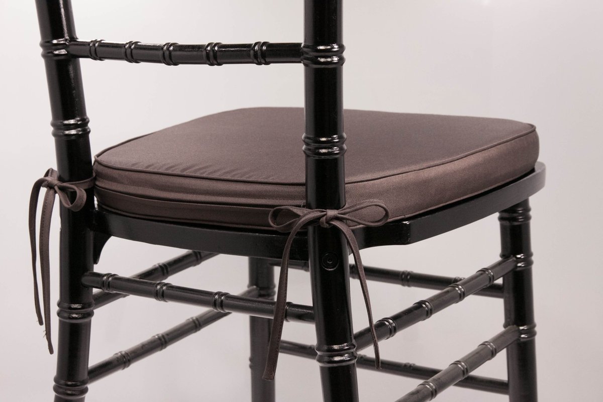 VFurniture's tweet photo. Shop Chiavari Chair Clearance, Chairs, Cushions, Bar Stools, and more! #chiavarichairs https://t.co/nnx5gabl9S https://t.co/iyuH1ylKdp
