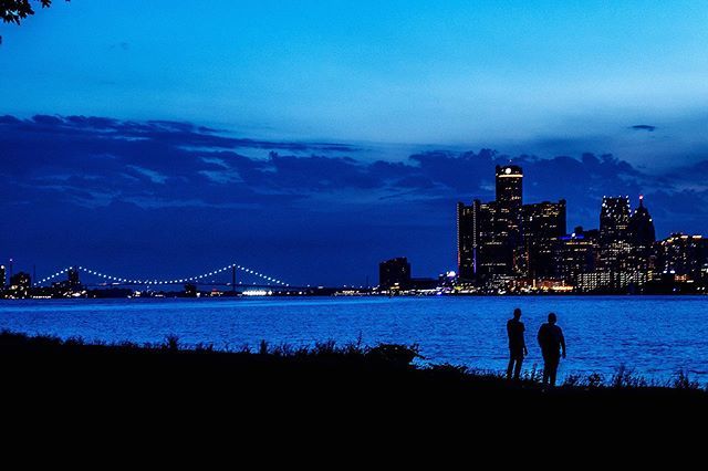 davidhpowers's tweet photo. Watching the sunset 🏙 #detroit #belleisle #sunset #puremichigan 📸 @powersmultimedia @powersmultimedia2 .
.
.
#panasoniclumix #BelleIsleparkdetroit #DetroitRiver #Michigan #PureMichigan #greatlakesstate #detroitgrammers #detroitskyline #detroitsunset … https://t.co/bgZrO9jOBW https://t.co/0GJGeaIlf1