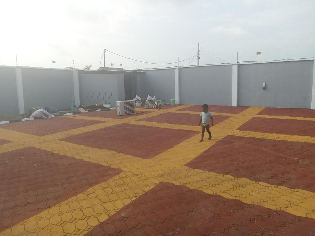FundLeo's tweet photo. Floor painting and wall paper. https://t.co/0f0MPdNyIt