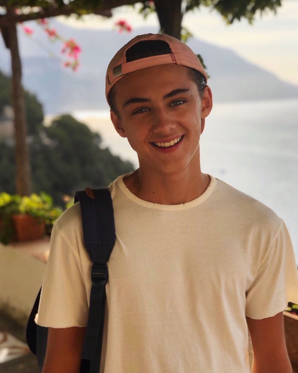 will_miller25's tweet photo. is it just me?? waiting to appear in my timeline that @willfmofficial is one of THE MOST HANDSOME FACES 2019???? 😂💓 look at him!!! so lovely bruh! ily!! https://t.co/6vVGWCUJPd