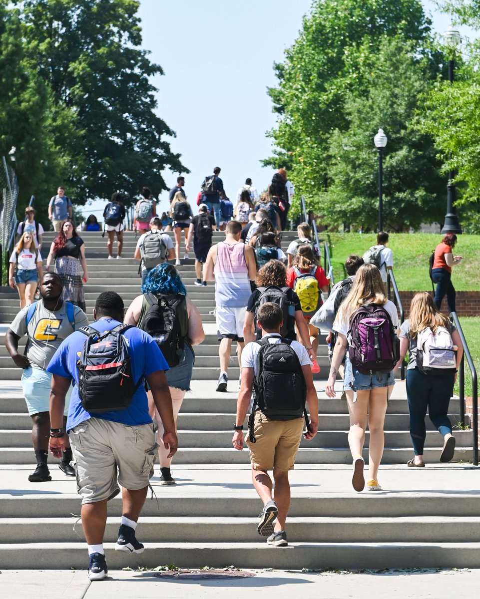 UTChattanooga's tweet image. Happy 1st day of classes Mocs!

We&apos;re so happy to have a busy campus again. 💙💛 #MocsFlockBack