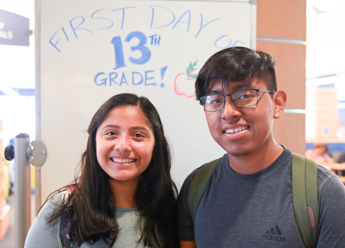 UTChattanooga's tweet image. Happy 1st day of classes Mocs!

We&apos;re so happy to have a busy campus again. 💙💛 #MocsFlockBack