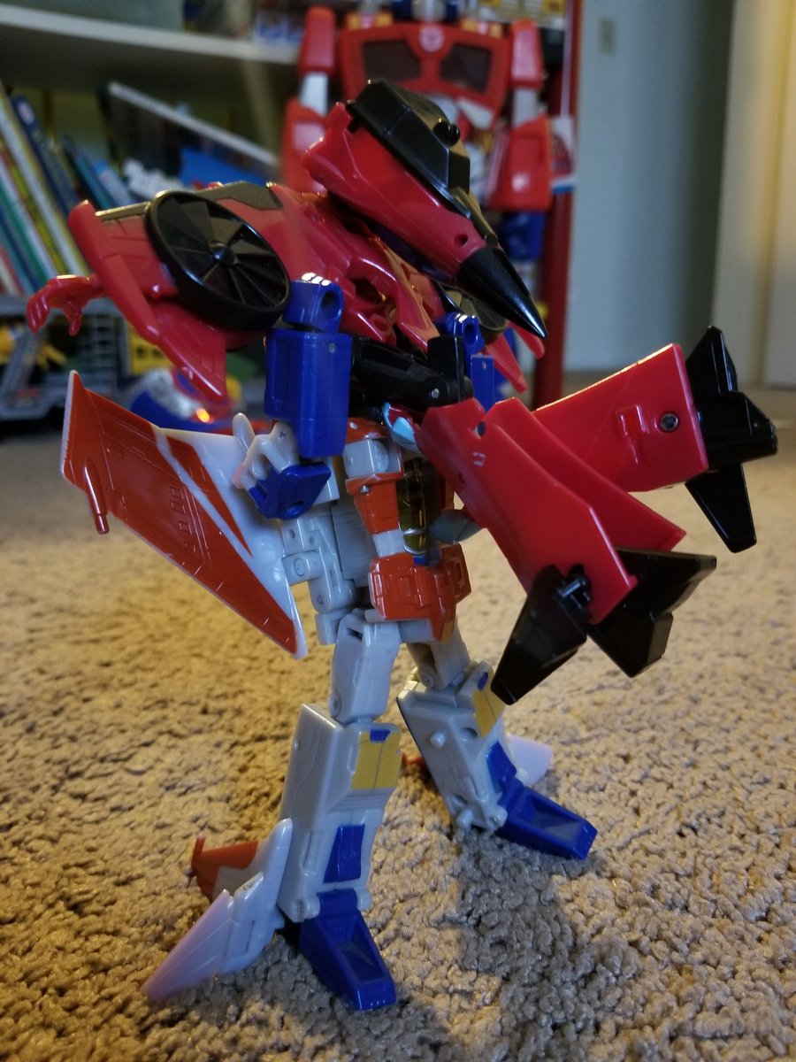 Mr_Riot's tweet photo. Annoyed that my Starscream isn't articulated enough to properly do a Dirty Dancing homage. #windscreamweek https://t.co/U4HZXcbQDp