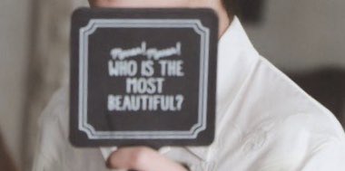 kmys_13's tweet photo. 누가 가장 아름답냐는 질문이 적힌 거울이었어요... ? 🤦🏻‍♀️ https://t.co/5qVQFPzl5S