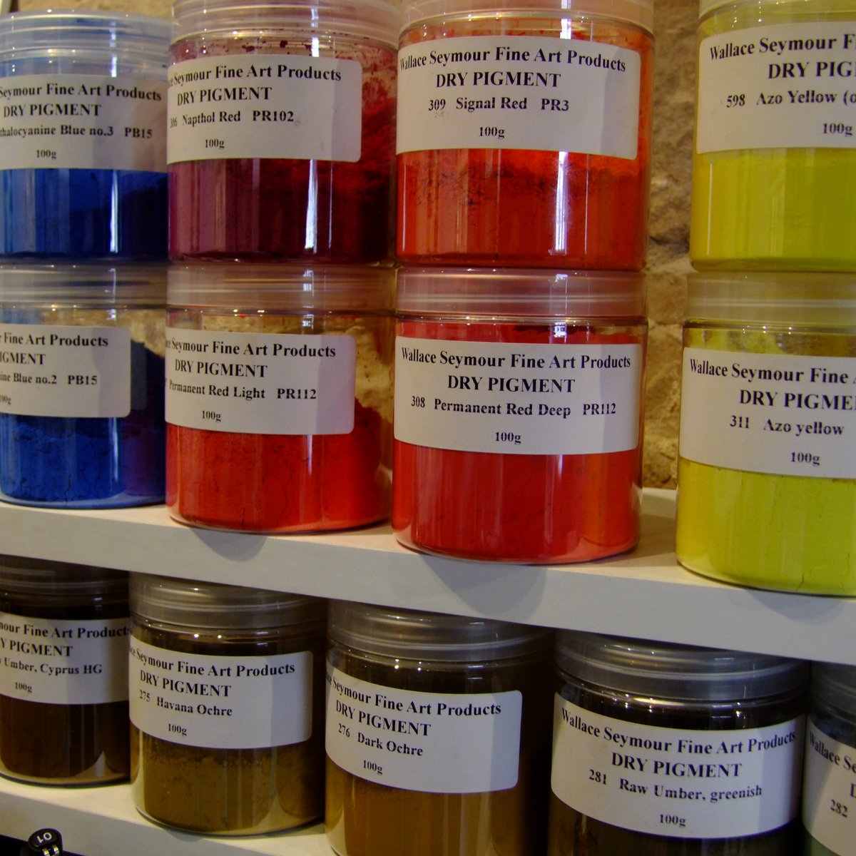 Working Artists! 
Discover the secrets of colour and the magic of how to make your own paints and pigments.
Dry pigments save you money &amp; give you control of your paint and mixing.
Make paint from local rocks over 25 different colours! bit.ly/30dnBkJ