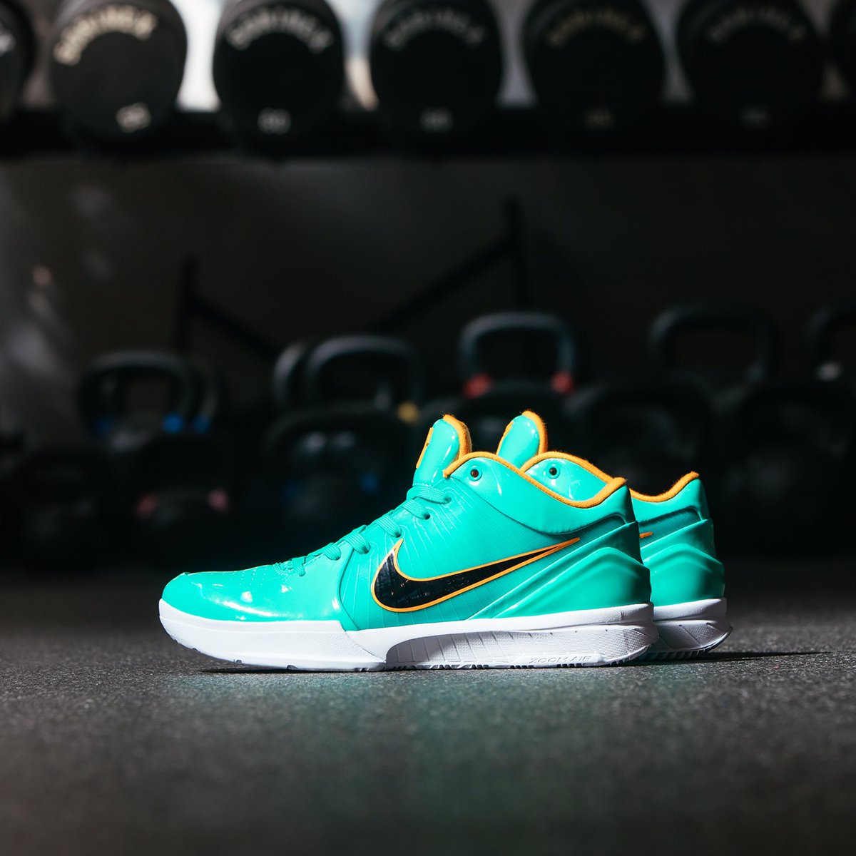 kobe 4 protro hyper jade