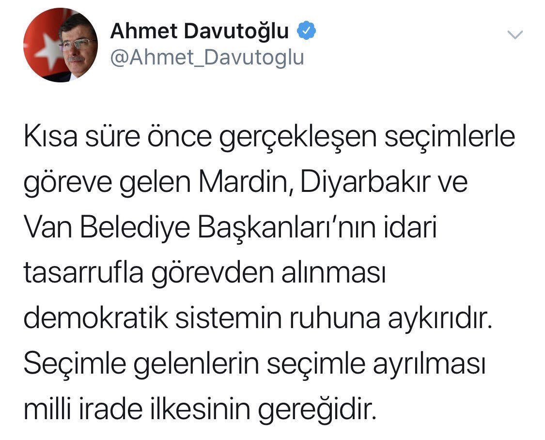 Yıl 2016: Terör örgütünü destekleyen belediyeler hesabını verecek.

Yıl 2019: İdari tasarrufla görevden alınma demokratik sistemin ruhuna aykırı. 

Sahi 3 yılda ne değişti? 

Demokrasi anlayışı şahsın aldığı göreve göre değişiyorsa, “Duruş” dediği sadece kitap isminden ibarettir.
