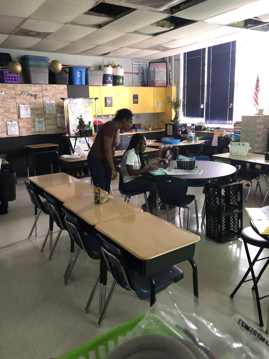 Principal0915's tweet photo. It’s been a great first day!! Super proud of my staff for their hard work today!! We ended the day with some content planning! #Ctrl #Alt #Succeed @UpchurchElemen1 https://t.co/pKyiNomGgE