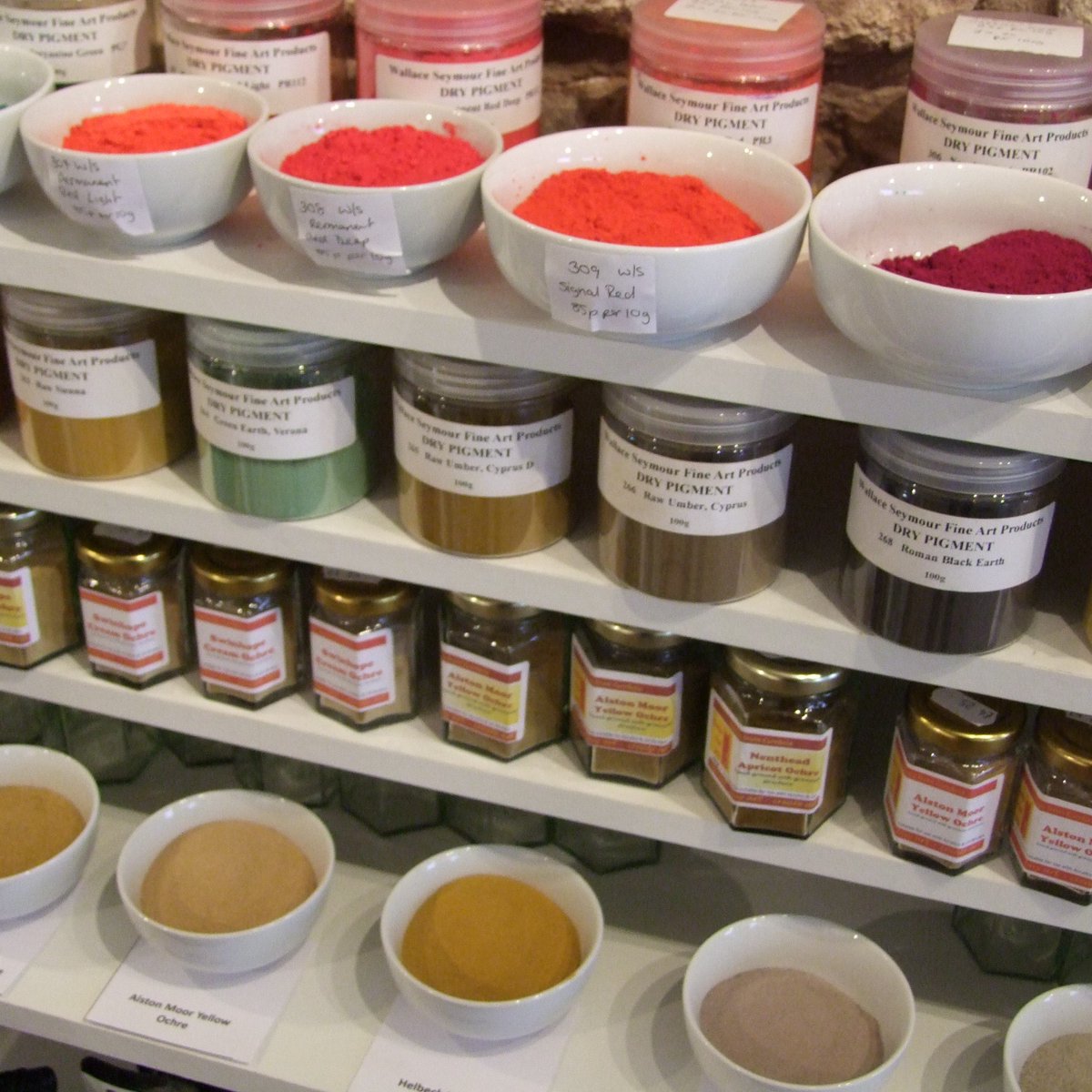 Working Artists! 
Discover the secrets of colour and the magic of how to make your own paints and pigments.
Dry pigments save you money &amp; give you control of your paint and mixing.
Make paint from local rocks over 25 different colours! bit.ly/30dnBkJ