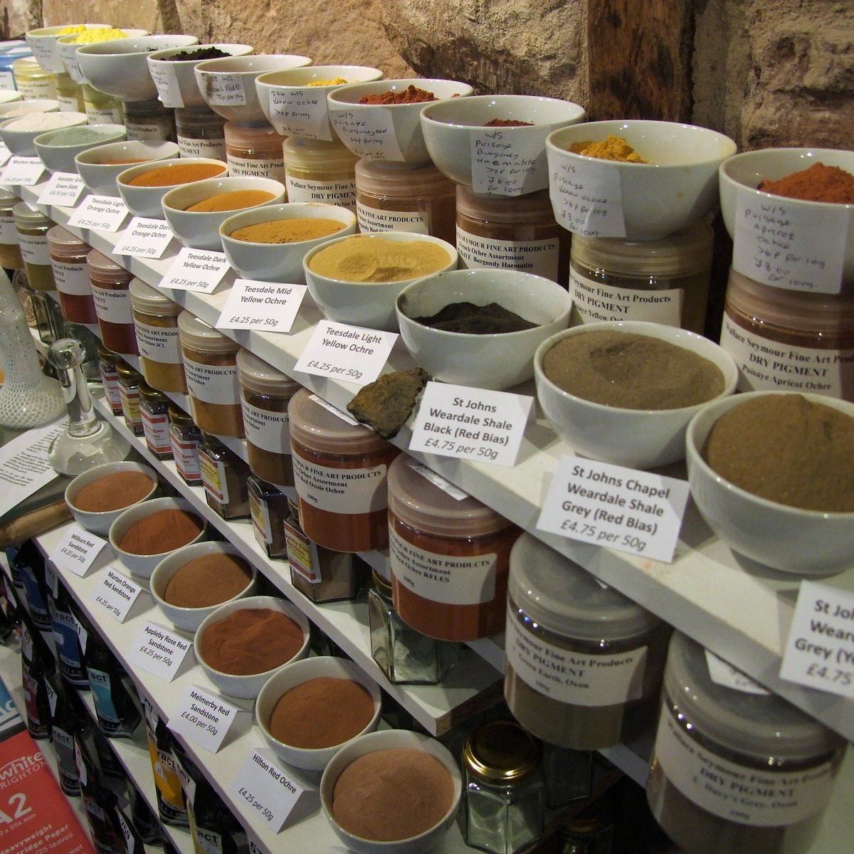 Working Artists! 
Discover the secrets of colour and the magic of how to make your own paints and pigments.
Dry pigments save you money &amp; give you control of your paint and mixing.
Make paint from local rocks over 25 different colours! bit.ly/30dnBkJ