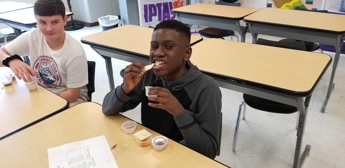 CoachJoshVaughn's tweet photo. Big thanks to the #PendletonPig @PigSmokin for donating BBQ & sauces for today's lesson at @RMSPendletonSC @SCBBQASSOC @AndersonSD4 #Experience4 #BackToSchool2019 https://t.co/MOs4ydDy9D