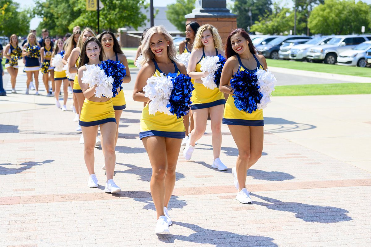 UCOBronchos's tweet photo. More photos added to our Welcome Home Week album! #RollChos #backtoschool #welcometotheneighborhood
https://t.co/ZlSFJbyYaZ https://t.co/wB7wKAvNlx