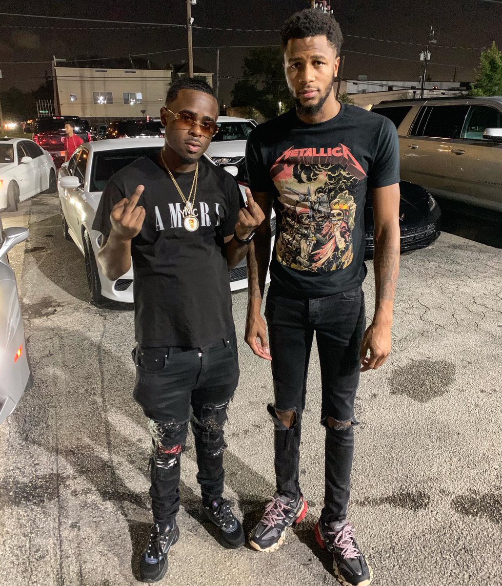 YMCTEZ's tweet photo. i can fit like 80 racks in my amiris .... me and breezy back to back it’s getting scary 😈 “f**k out our way” #Lom #Ymc #WhatTheyGoinDoWhenWeMillinaires https://t.co/txFQtXN1A5