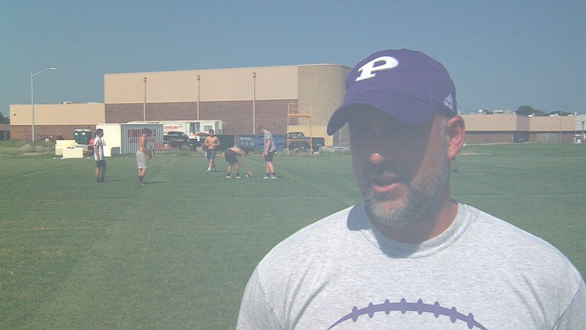 j_lenard's tweet image. S/O to sports reporters everywhere dealing with the humidity at football practice today