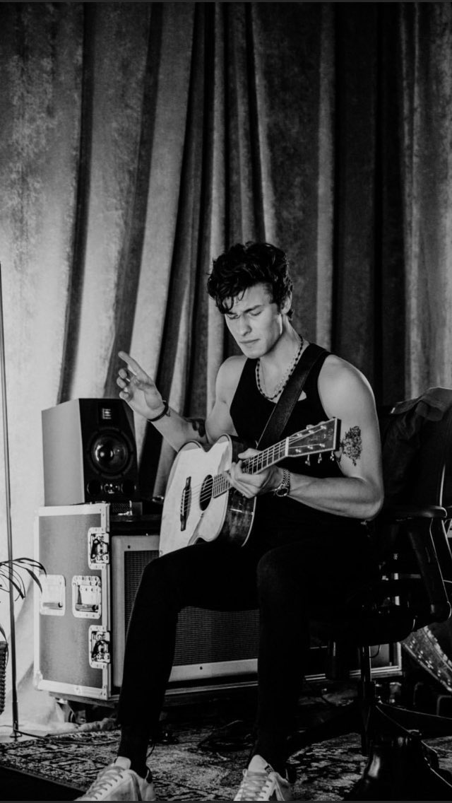 ZoaShwn's tweet photo. Pela segunda vez Shawn tem duas músicas no top 10 da Billboard Hot 100 com If I Cant Have You e Señorita. Shawn é o artista mais novo a atingir esse feito! https://t.co/mJuwzFIaCk