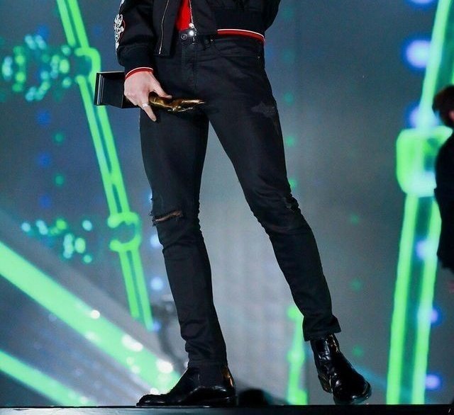 Ricky martin фото 2013. певец в шароварах. джастин бибер выступление. певец штаны. Shaman певец 2023.