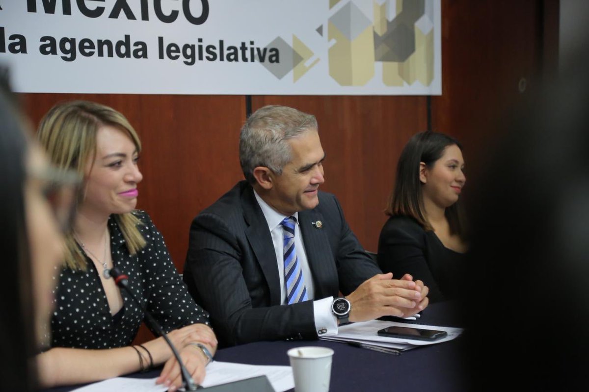 Es motivo de satisfacción saber que las y los jóvenes se interesan en la política y su voz tiene cabida en el <a href="/PRDMexico/">PRD</a>. Hoy recibí los resultados de la iniciativa "10 días para #México. Construyendo la agenda legislativa". 🇲🇽🔆 #mm