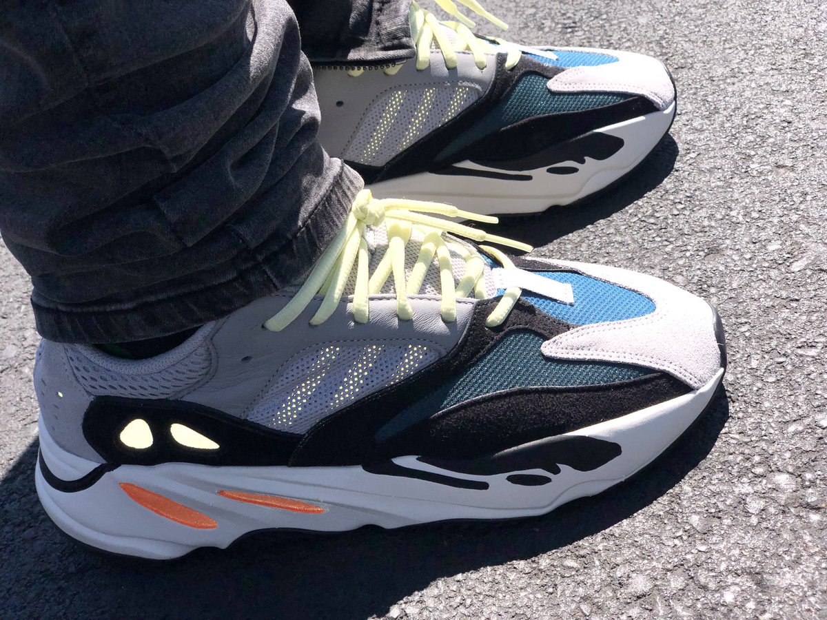yeezy 700 wave runner flash