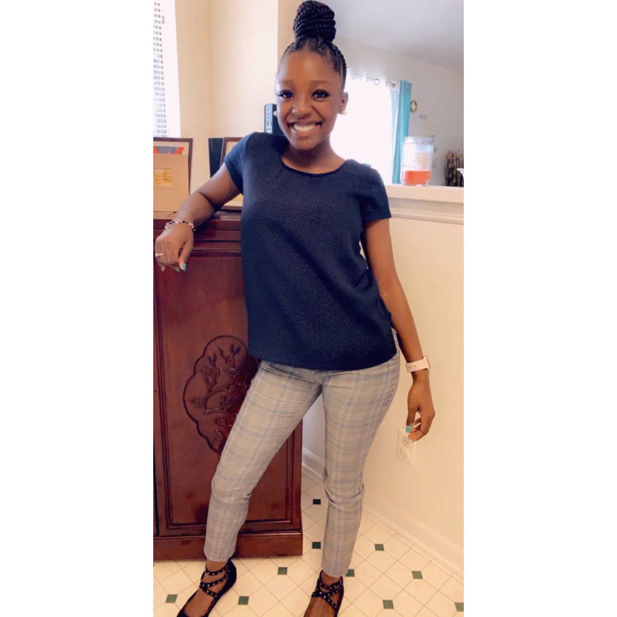 MiaaaShydae_'s tweet photo. After transferring and being pushed back a year it is officially the first day of my senior year & I’m so ready! #InternshipSecured #MiaSmithBSWontheway #2020 👩🏾💼🗂🥰 https://t.co/X2Z8MXTfIL