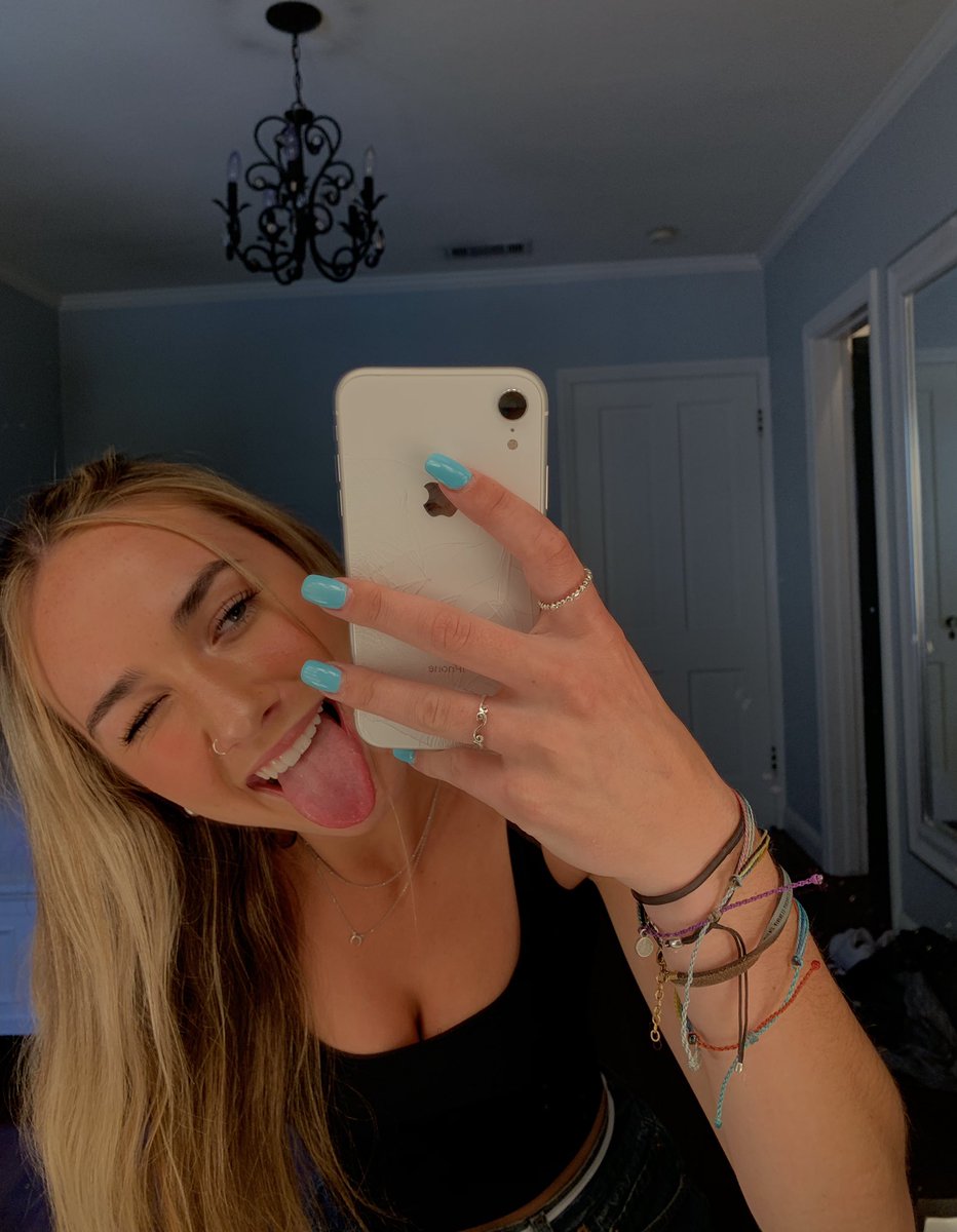 mollyXhal's tweet photo. i got 2 moods https://t.co/7VPsEHybGw