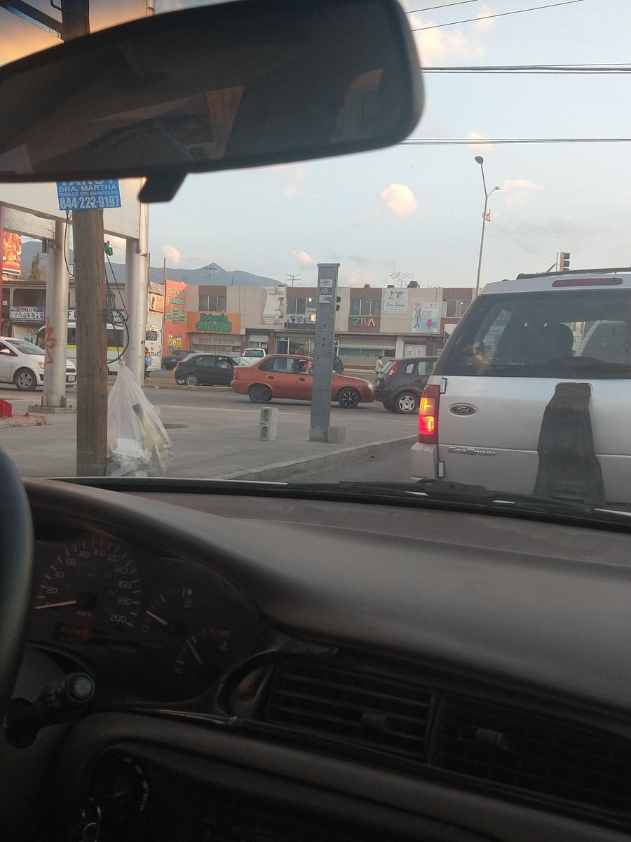 28power's tweet photo. @CICsal @policiasaltillo @SaltilloGob.. en Alsuper la fragua, los carros se salen por v.sanchez hacia el centro para dar vuelta hacia Valdez Sánchez  rumbo a Arteaga  ocasionando demasiado trafico #Saltillo  hagan algo @manolojim https://t.co/romxwSJ3Ma