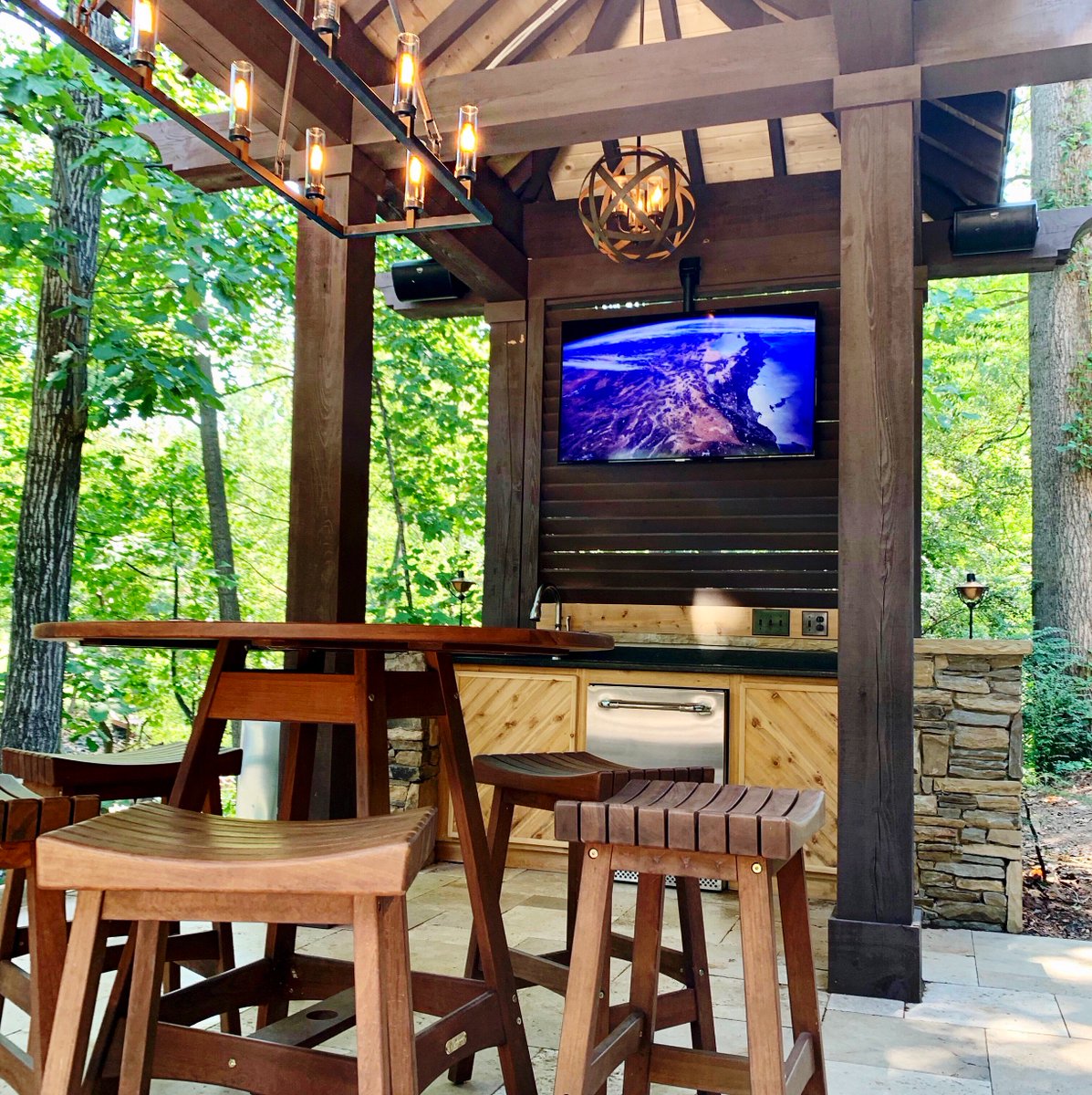 soundvisionlkn's tweet photo. This home overlooking Lake Norman and has been upgraded with audio, as well as a tv for the new outdoor living area!

 #SoundVision #Mooresville #HomeAutomation #LakeNorman #smarthometechnology #homeautomation #CEDIA  #OutdoorLiving #AmazingAudio https://t.co/4WoF43OdRJ