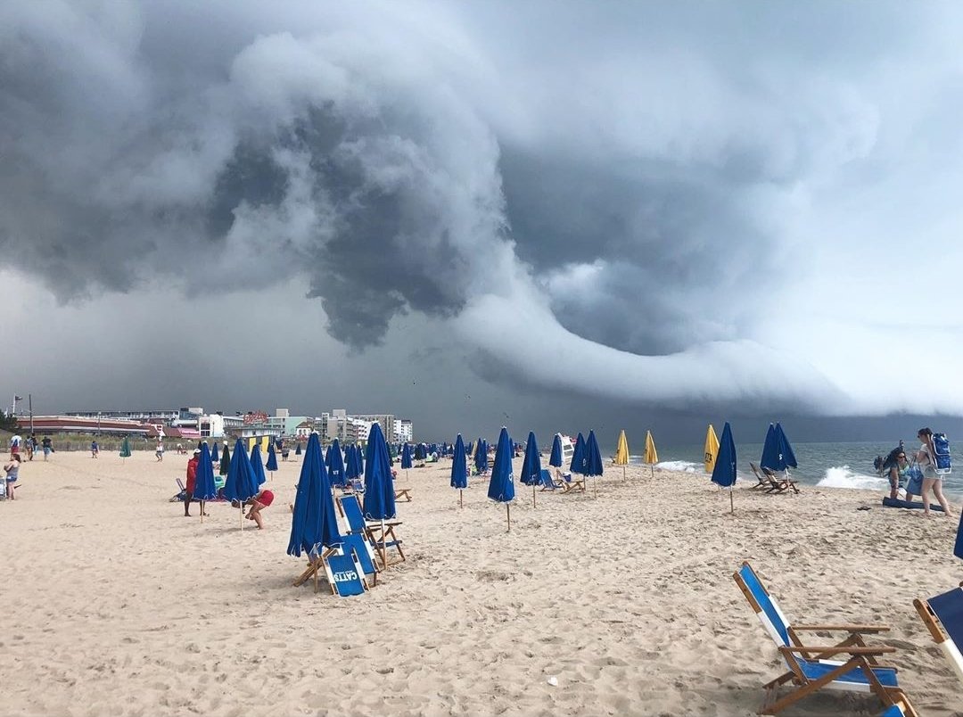 mikeseidel's tweet photo. AMAZING photos from Rehoboth Beach, DE!  The moist outflow from one storm (shelf cloud.....back center &amp; right) is being lifted up by the updraft of the next storm, plus the obligatory scud in the foreground.  Just gorgeous!
📸 via dunnylopez &amp; funlandrehoboth 
#dewx https://t.co/M2uhZOYIFa