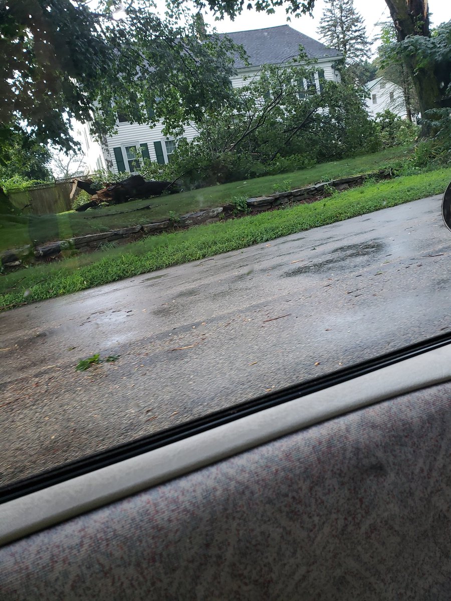 Chris_Rossi01's tweet photo. @WX1BOX large trees in east Woodstock down, debris across woodstock road. 17-447 https://t.co/Oax78GwYu3
