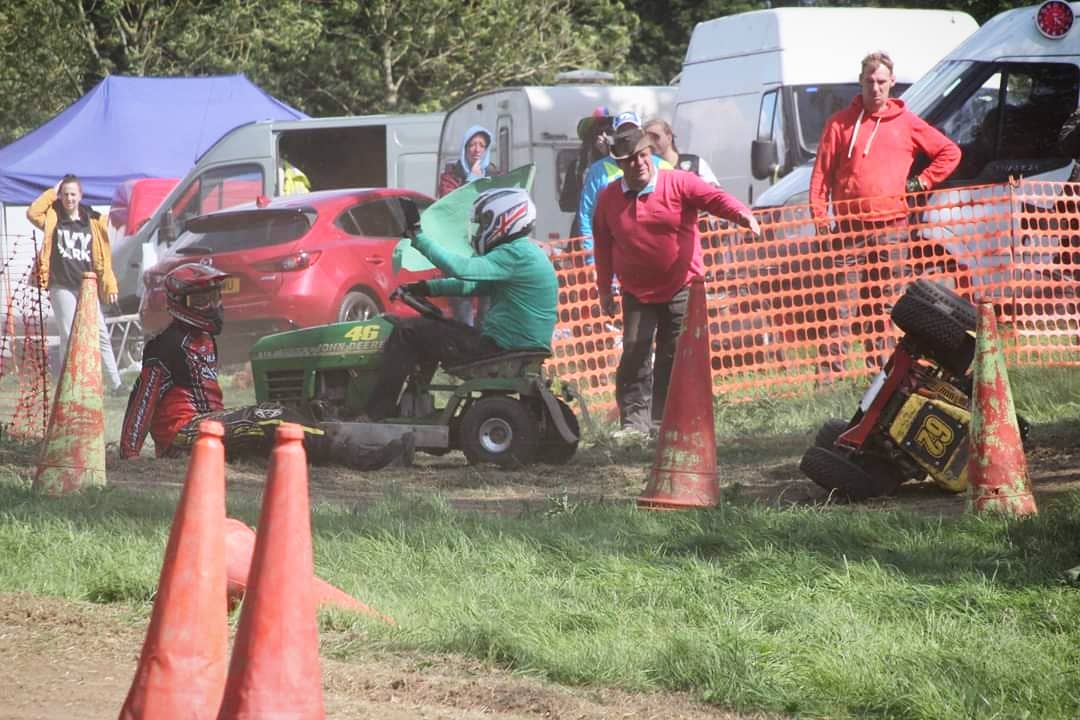 nwlmra's tweet photo. Willingham by Stow didn't disappoint when it came to thrill and spills. 8 rollovers and 1 engine fire managed to keep the marshals on their toes! Thanks to Becca Shaw for the pics. #nwlmra #mowerracing #lawnmower #motorsport #racing #grassroots #crash #rollover #fire https://t.co/YL7OHNWZWp