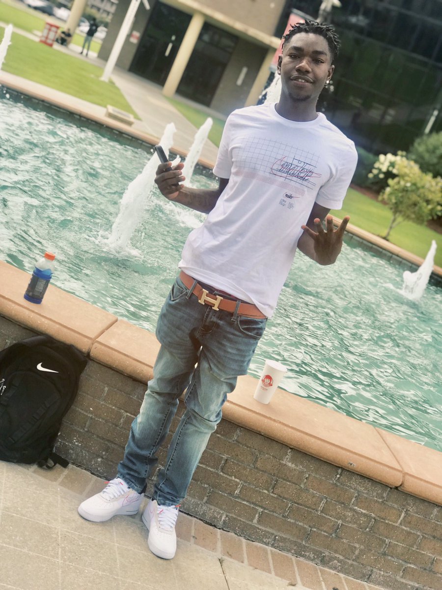 Bjay4x's tweet photo. first day💜🦍 #bigstepper #llboozilla https://t.co/ij6sBwyhSV