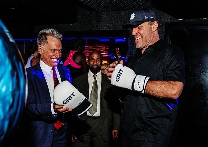 TonyRobbins tweet picture
