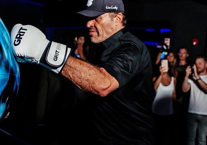 TonyRobbins tweet picture