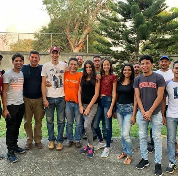 Class987FM's tweet photo. #19Ago @alexandermirele líder de @VPCojedes denuncia la grave crisis en que se encuentra el Mun #Anzoategui y #Apartaderos del Edo #Cojeded por falta del gas domestico y la Alcaldesa Flor Lopez no aparece por ninguna parte para dar una solución .. @villegasyohana @VPAnzoategui https://t.co/33owFxnBJA