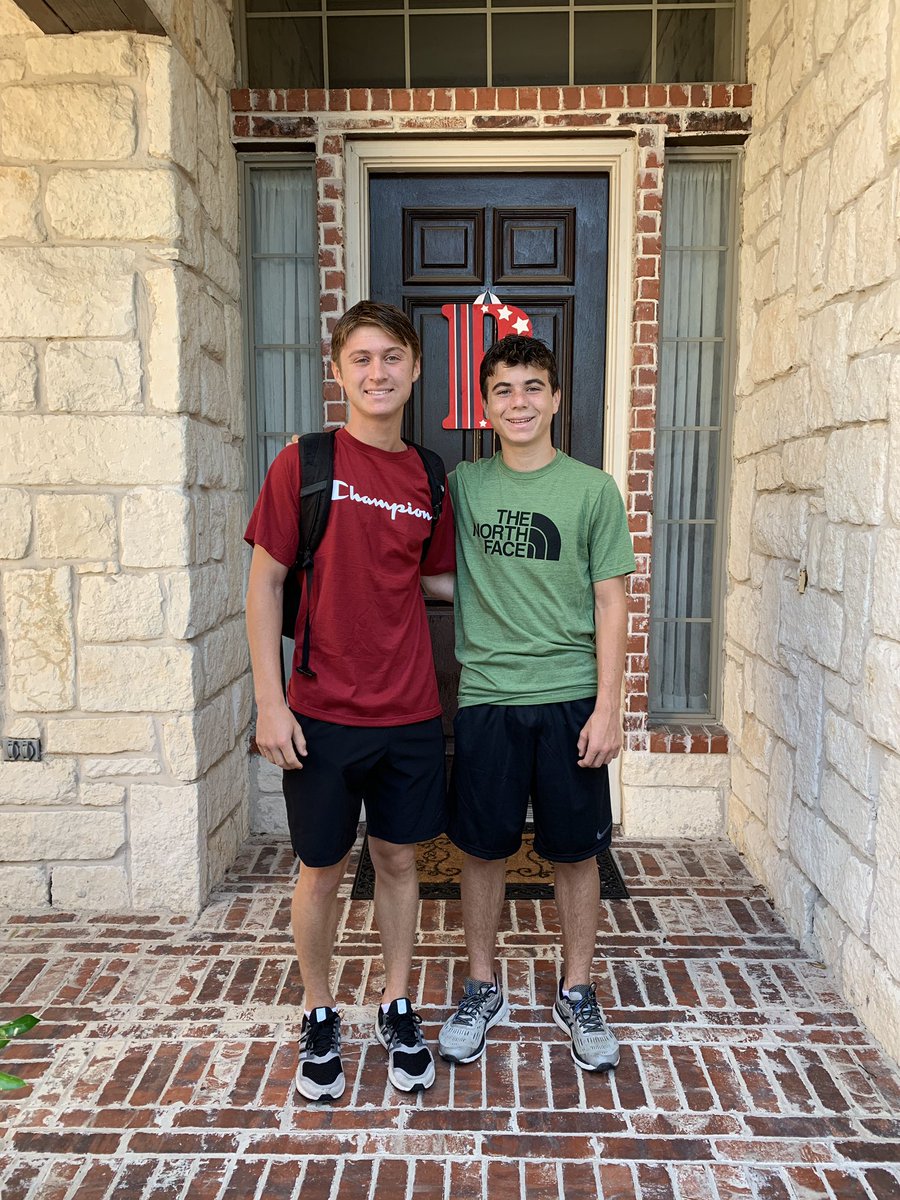 BeaneyPE's tweet photo. 2019 First day of school!! Have a great year!! 💜 you boys!! @AlanBeaney4 @AlanBeaney https://t.co/ppCtIW0Kdw