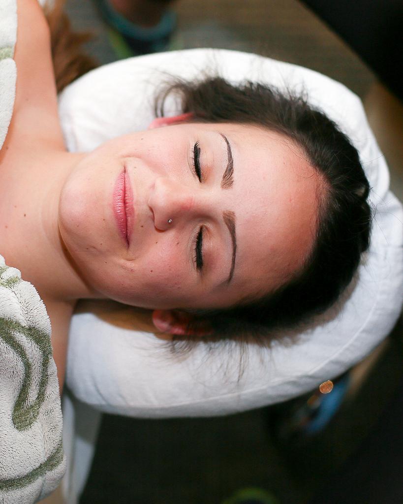 santacruzcore's tweet image. Health is a relationship between you and your body, and we are most alive when we&apos;re in love 💞. Show up for yourself today by getting some touch therapy . Try us out by mentioning this post to get our secret deal of 45% off three Swedish massages!🤗 

#SantacruzCORE