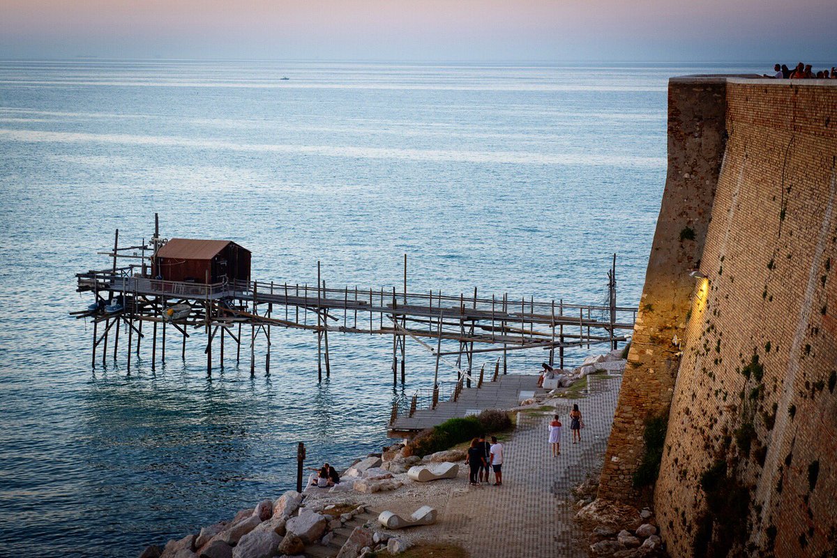 JayHealeyPhoto's tweet photo. #termoli #molise #italy #travel #italia #travelphotography #wanderlust #trabucco #fishingvillage #sunset https://t.co/qSK84rgRP5