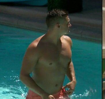 MitchellApple2's tweet photo. @hamsterwatch Thought you might want this. Shit changes fast. I’m in as good of shape as him, he must have gained 15 lbs. https://t.co/0ccNPOCdW0