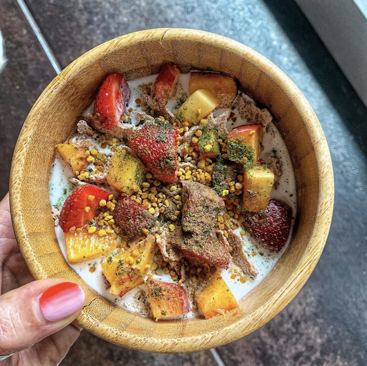 CocoByNUCO's tweet photo. Add our #coconutcrunchcereal to your morning meals for a more natural energy boost throughout the day without having the sugar crash!Zero Sugar Added | Gluten-Free | Made with only 4 ingredients. Loving this bowl by @southernhealthyliving 🙌
#cocobynuco #nucocrunch #coconutcrunch https://t.co/5JFI0unG6E