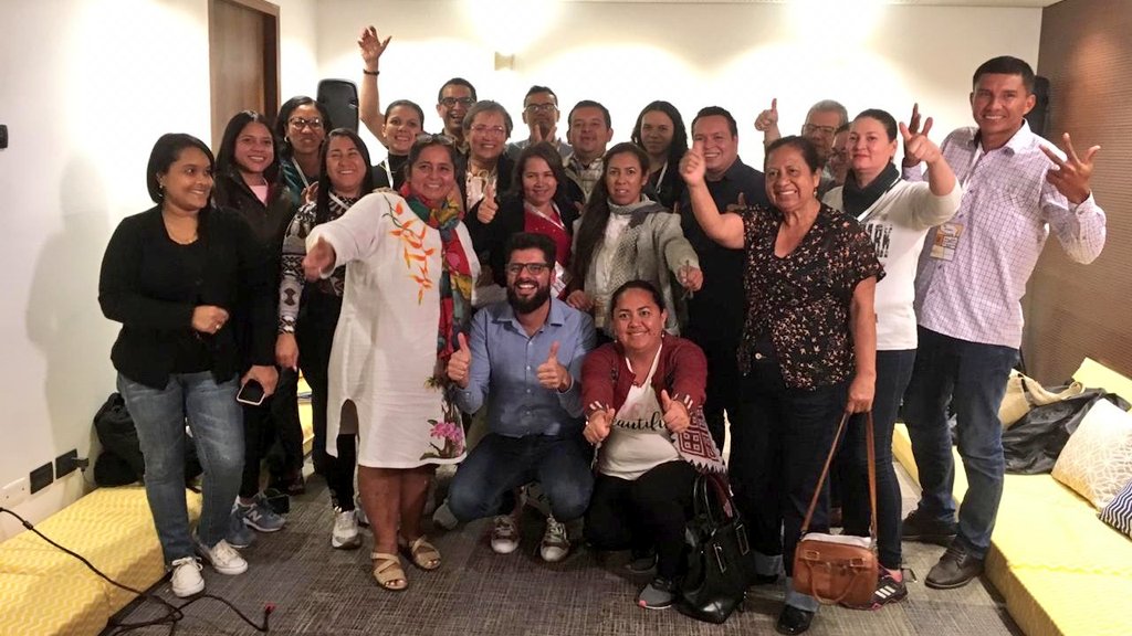 innovacionSF's tweet photo. ¡#Santalab en #Bogotá! 👋 Compartimos #ElMétodoSantalab con innovadores de alcaldías colombianas 🤝🔓
🤗 Gracias @NimdColombia por invitarnos 🙌 https://t.co/uvEMJrYZJ5