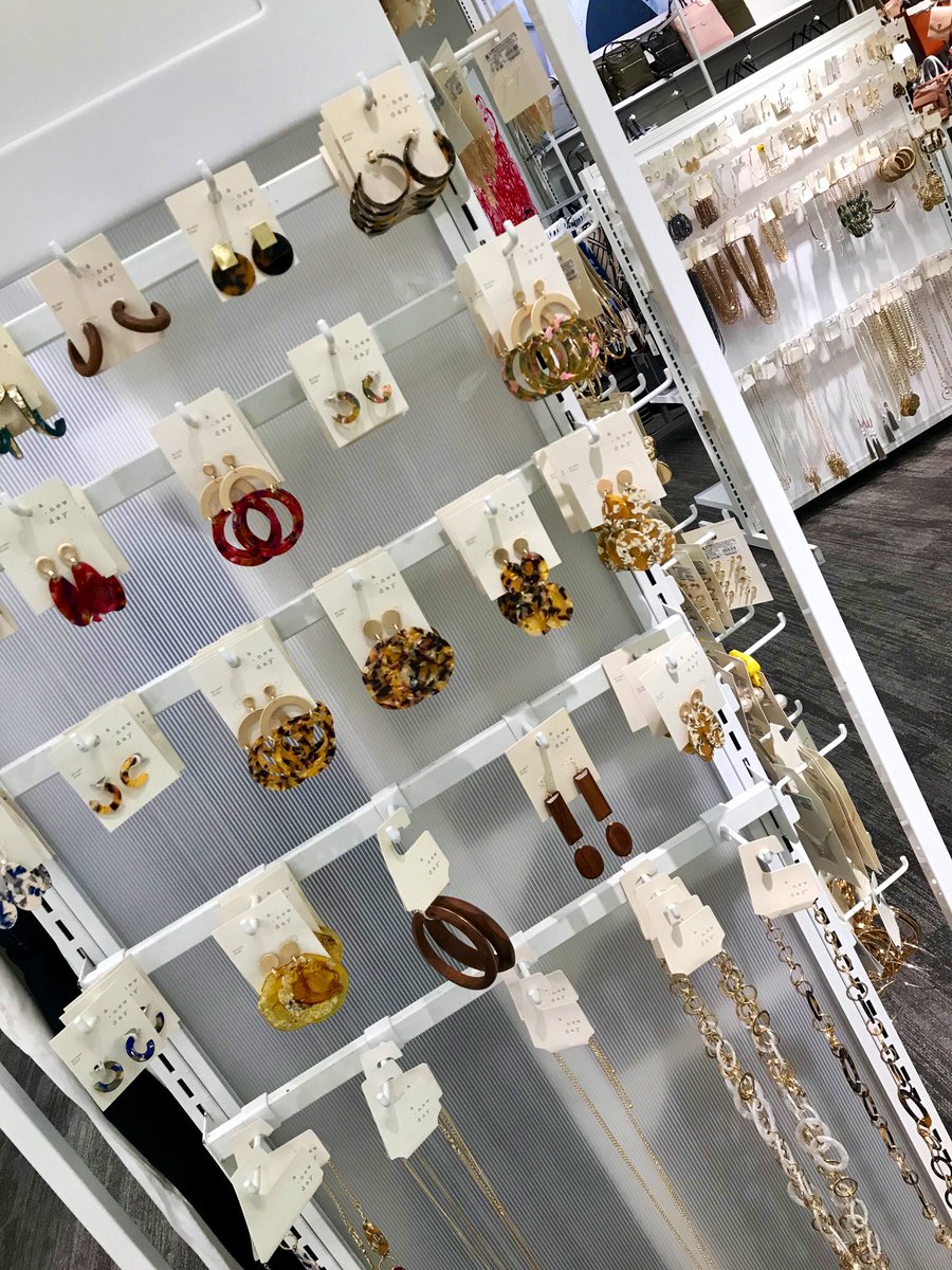 ChadFeltrin's tweet photo. Loving this new set for #ANewDayAccessories #PerfectZone The new numbering system makes it as easy as, zone1, zone2, zone3! Snap crackle pop!! #T2079 @K2Virgilio @laurcountryman @T2079VM_Jenn @nikki_j1981 @tonypena https://t.co/YaHkU3Oedx